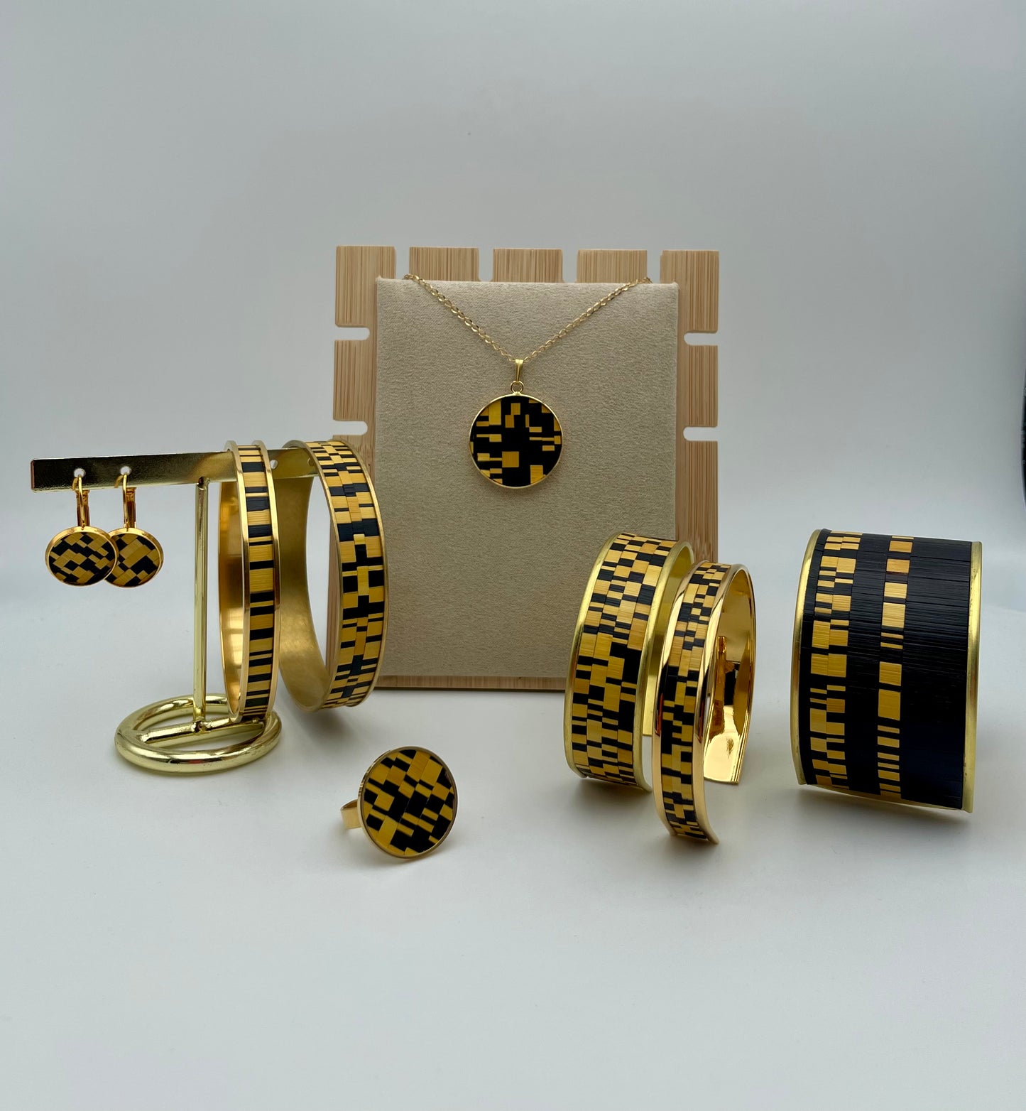 Pendentif médaillon (plusieurs coloris)