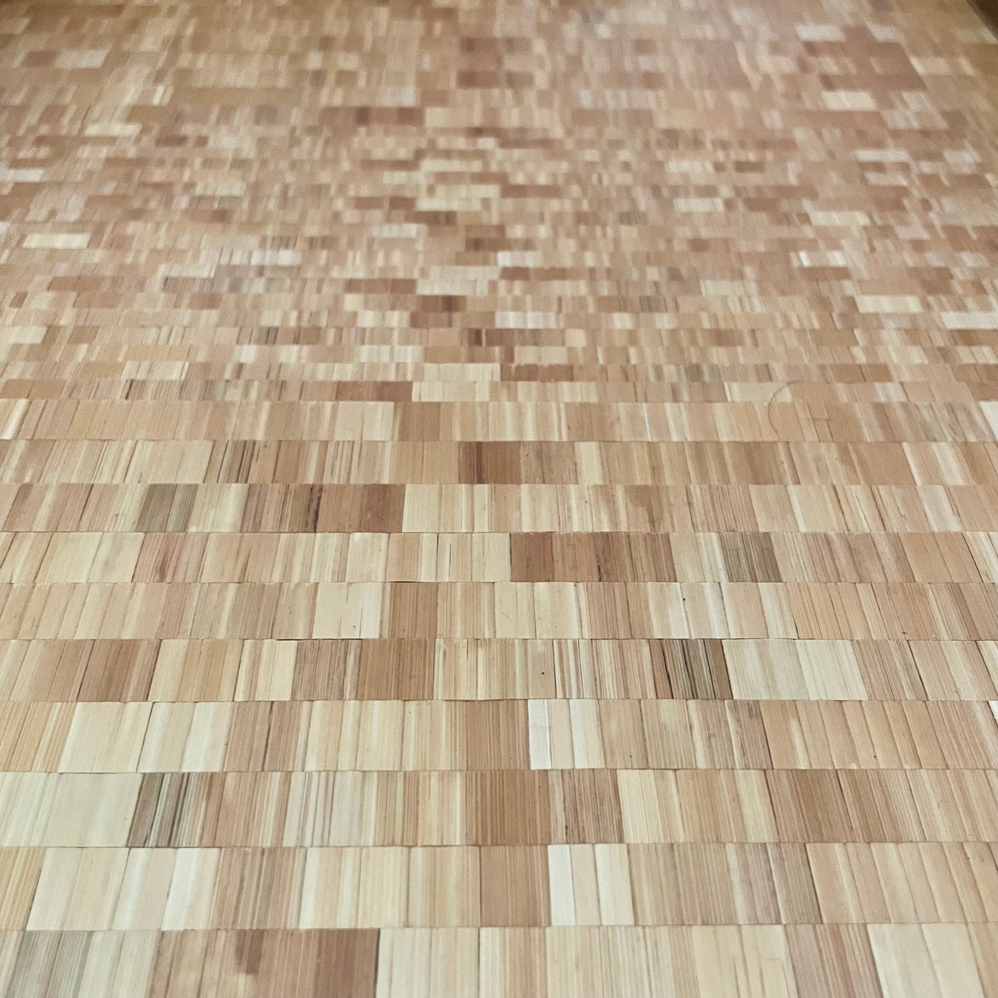 Mosaïque de lumière- Plateau en noyer et marqueterie de paille de seigle naturelle