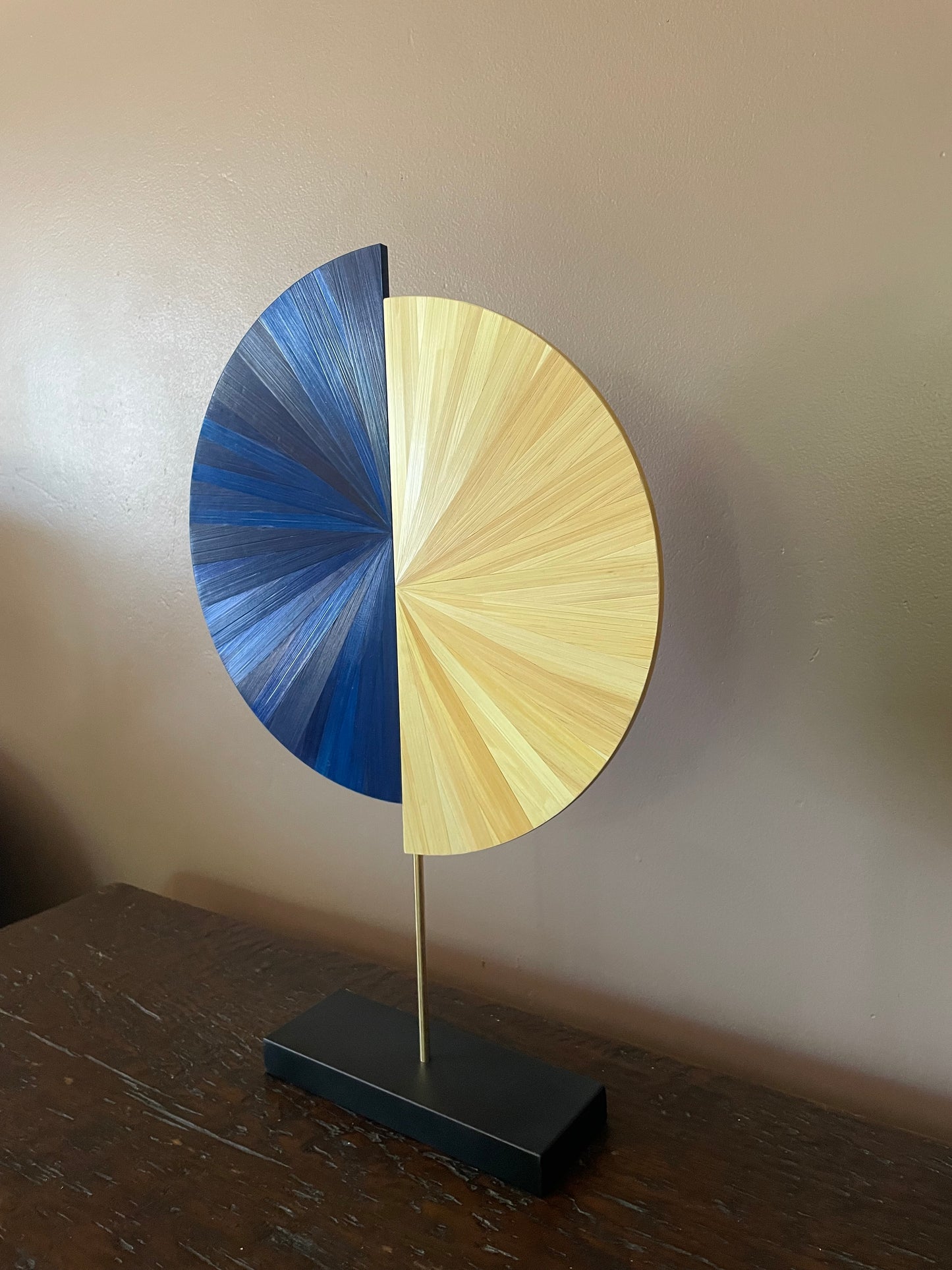 HALO 30 – Sculpture contemporaine en marqueterie de paille –