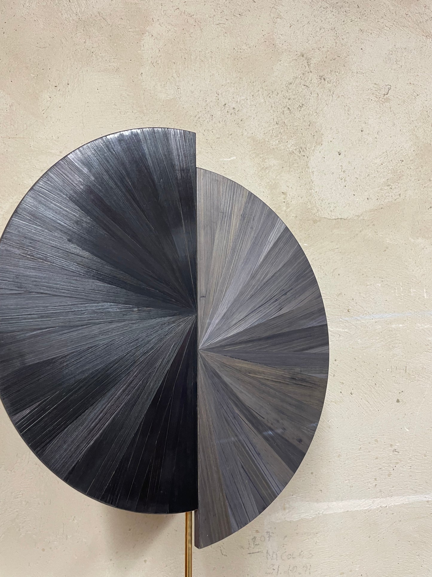 HALO 30 – Sculpture contemporaine en marqueterie de paille –