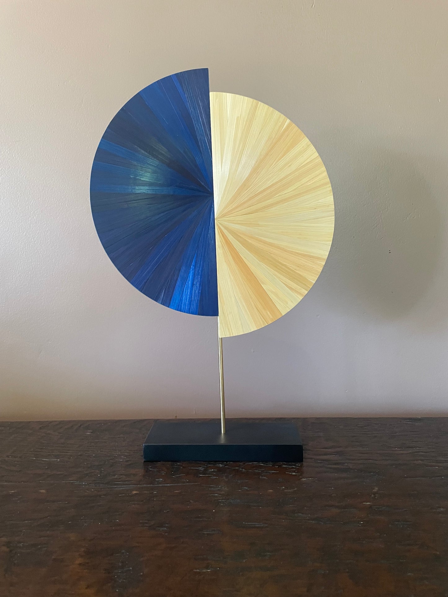 HALO 30 – Sculpture contemporaine en marqueterie de paille –