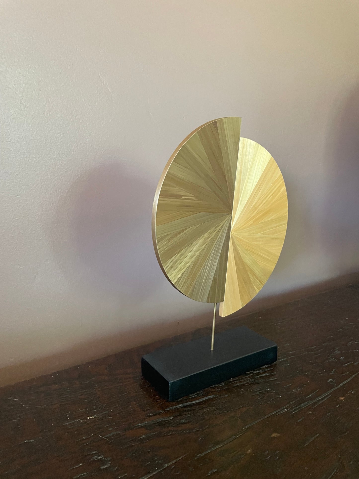 HALO 20 – Sculpture contemporaine en marqueterie de paille –