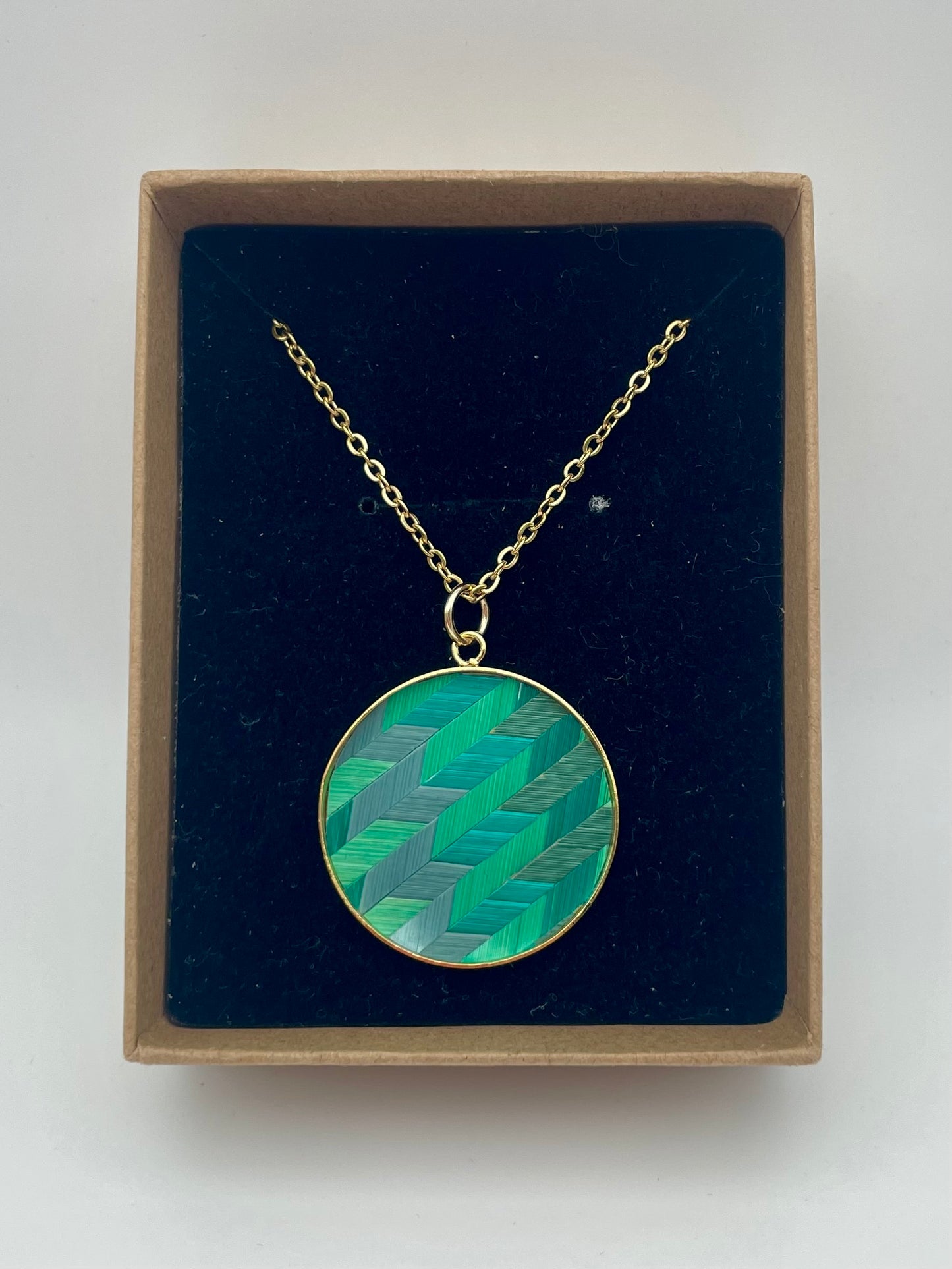 Pendentif médaillon (plusieurs coloris)