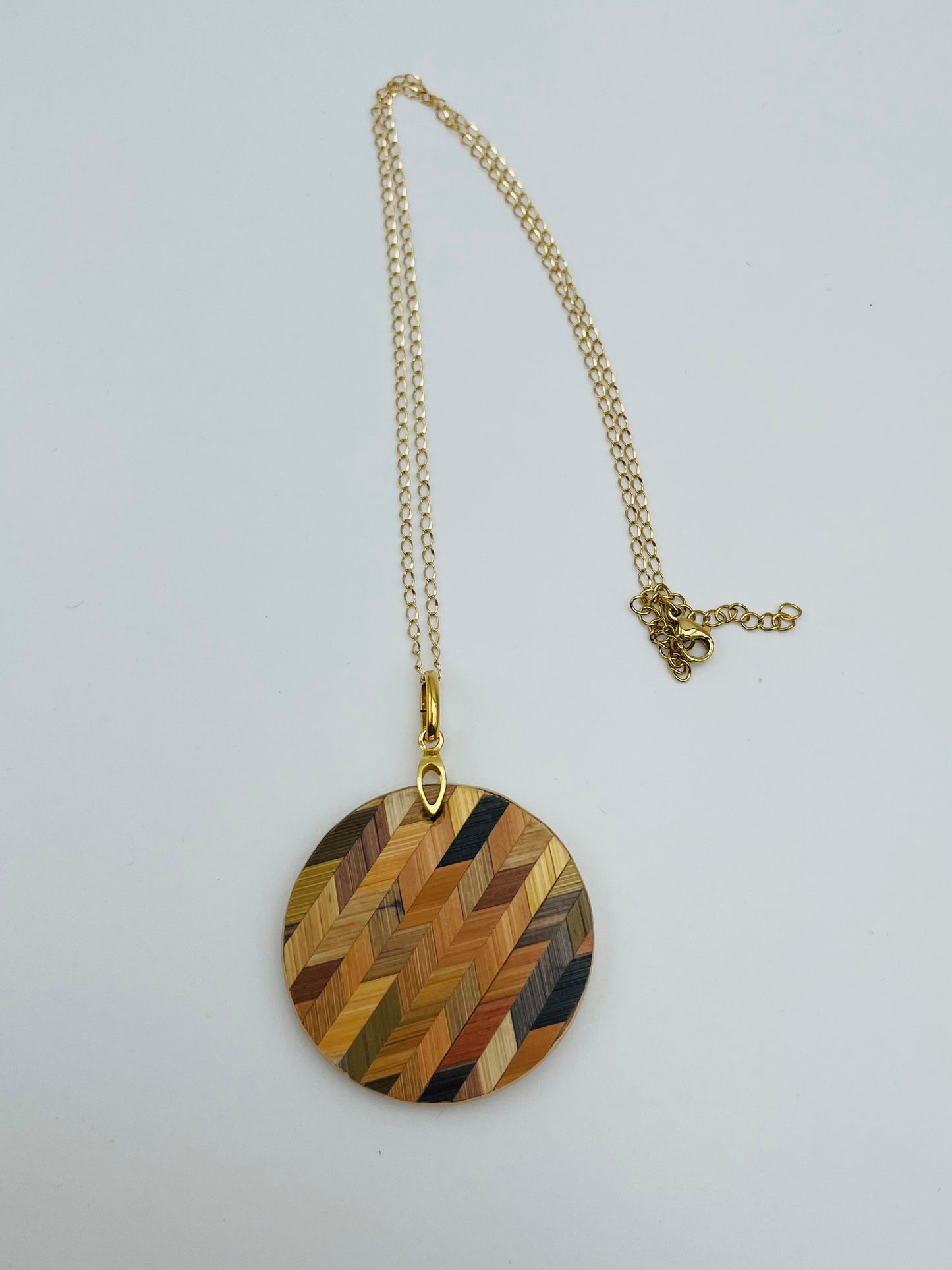 Pendentif rond chevron