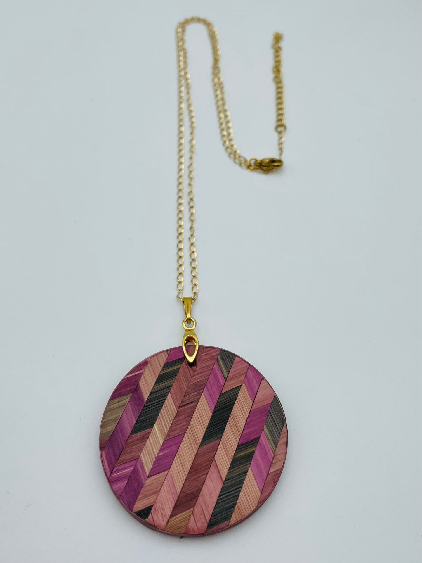 Pendentif rond chevron