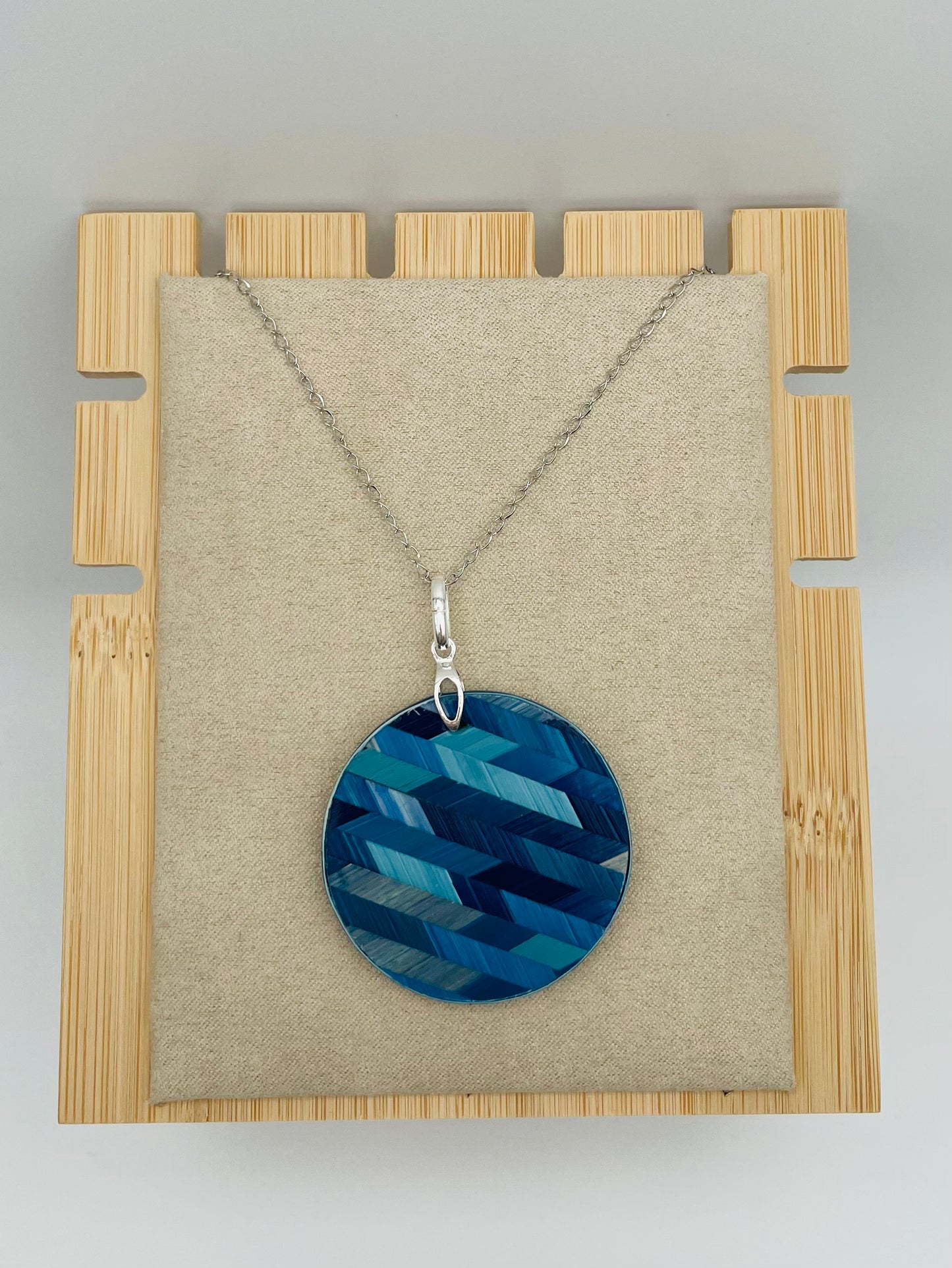 Pendentif rond chevron