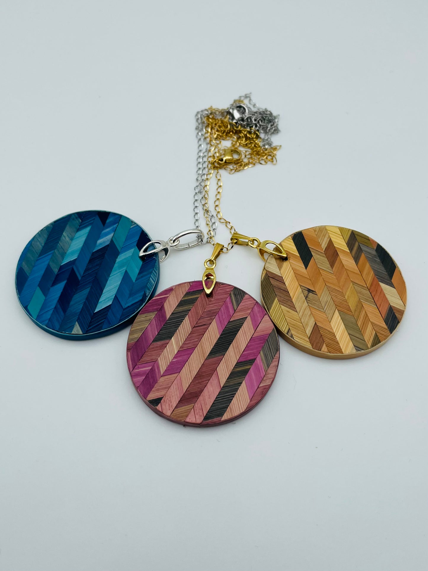 Pendentif rond chevron